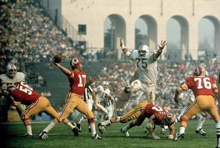 1973-Super-Bowl-VII-Manny-Fernandez-Billy-Kilmer-001044816_1.jpg